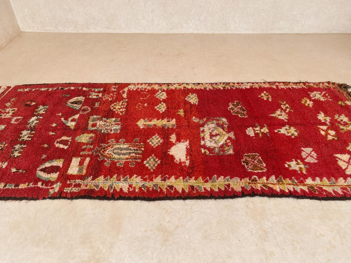 Vintage moroccan area rug - red, cream - Rehamna - 5.1x12.5feet / 156x382cm