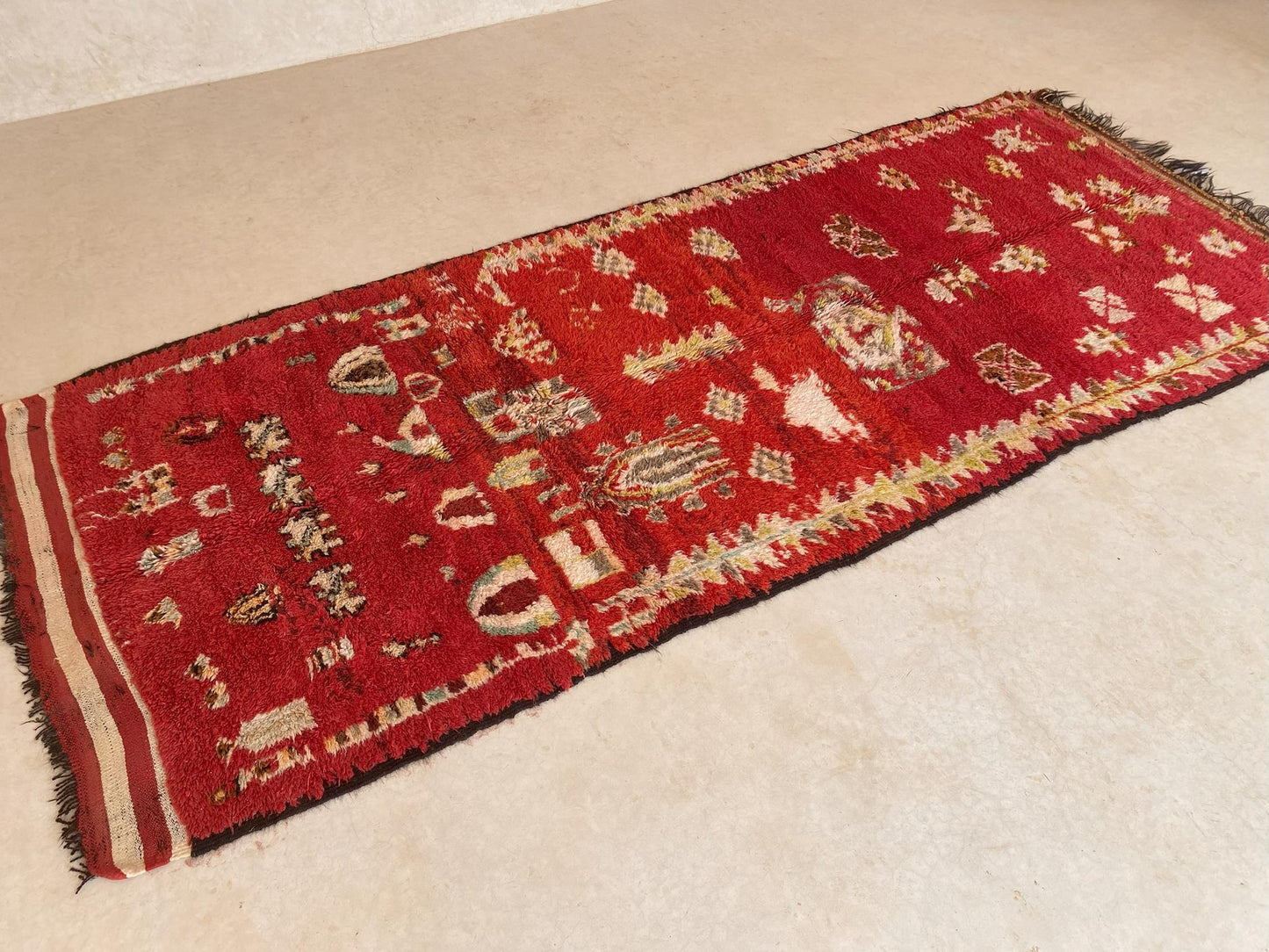 Vintage moroccan area rug - red, cream - Rehamna - 5.1x12.5feet / 156x382cm