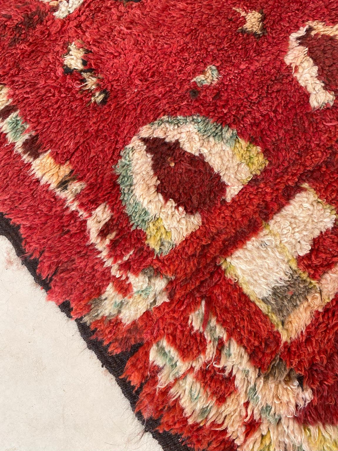 Vintage moroccan area rug - red, cream - Rehamna - 5.1x12.5feet / 156x382cm