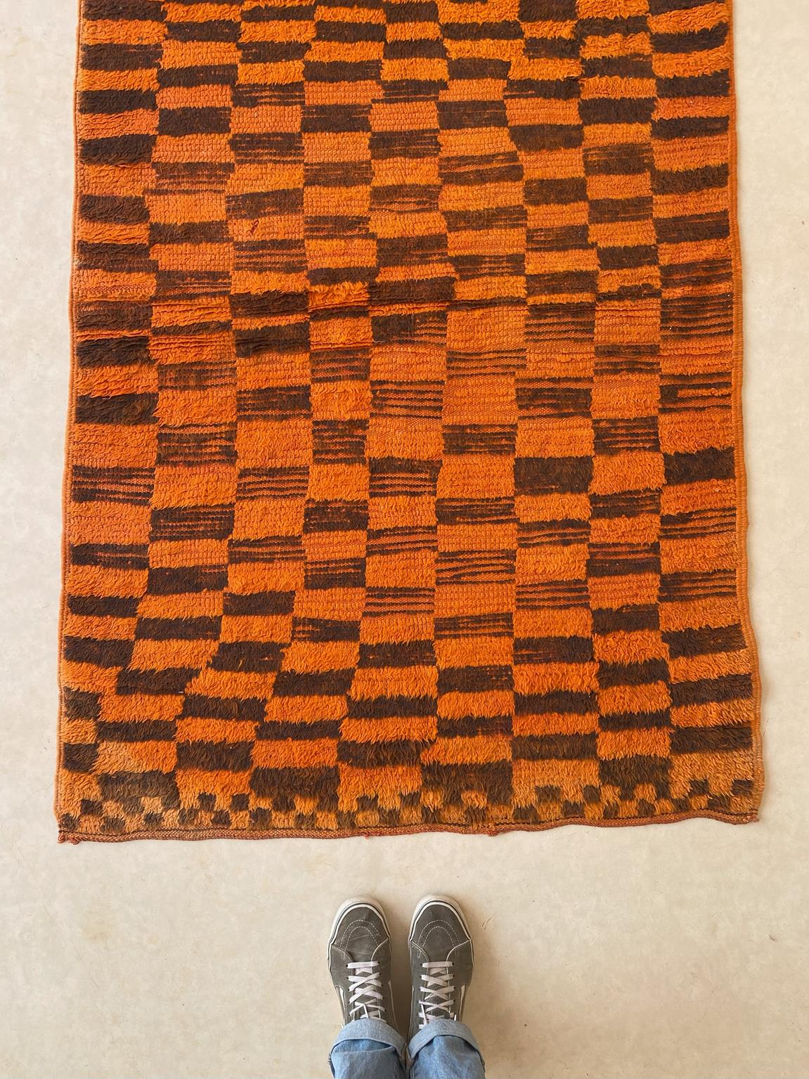 Vintage moroccan runner rug - checkered in orange - Boujad - 3.8x12.8feet / 115x390cm