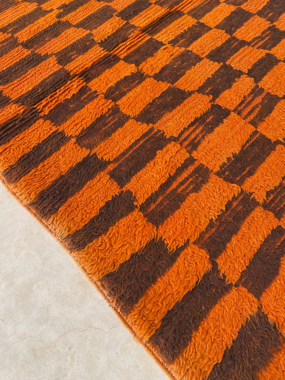 Vintage moroccan runner rug - checkered in orange - Boujad - 3.8x12.8feet / 115x390cm