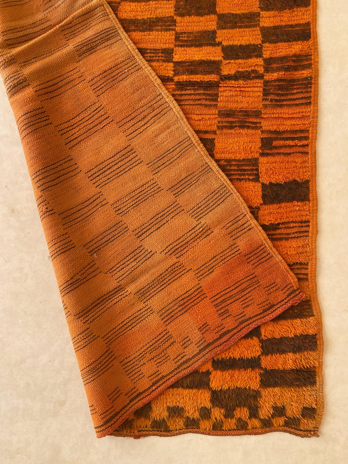 Vintage moroccan runner rug - checkered in orange - Boujad - 3.8x12.8feet / 115x390cm