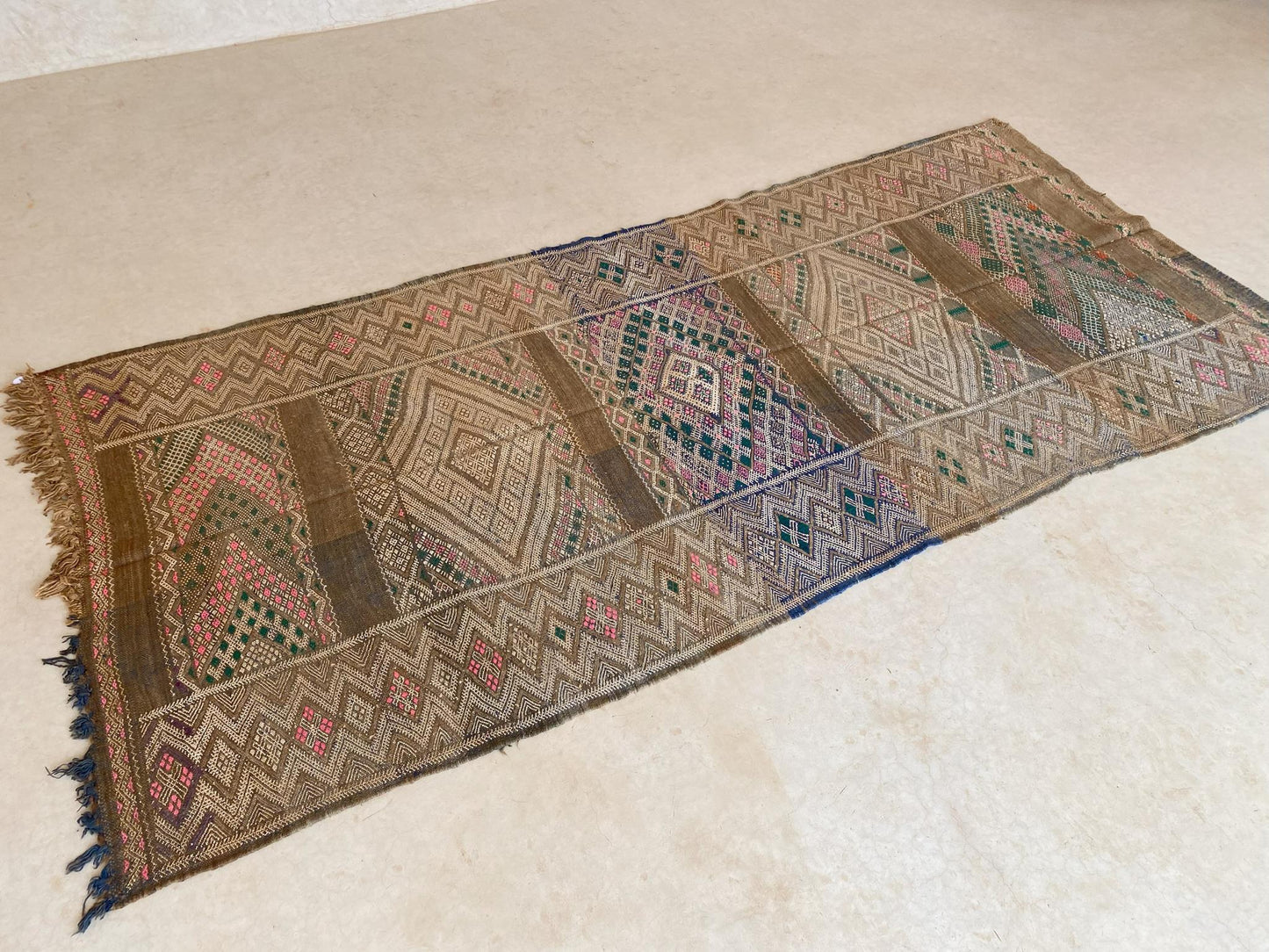 Vintage moroccan rug - brown, pink, blue - Kilim - 4.6x10feet / 140x305cm