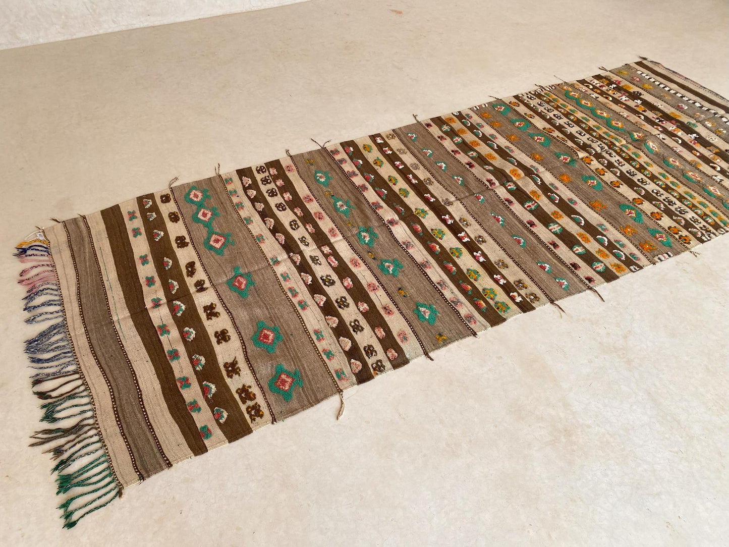 Vintage moroccan rug - Kilim - 4.3x12feet / 132x367cm