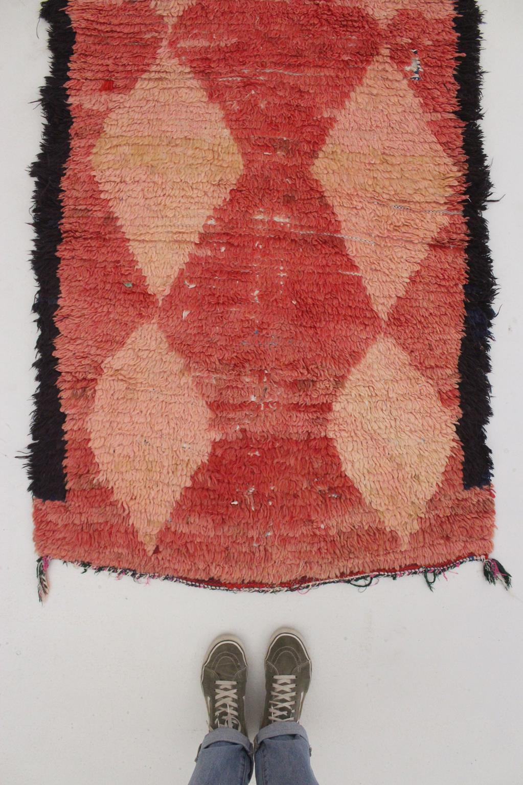 Vintage moroccan runner rug - red, pink - Boujad - 3.2x11.3feet / 98x345cm