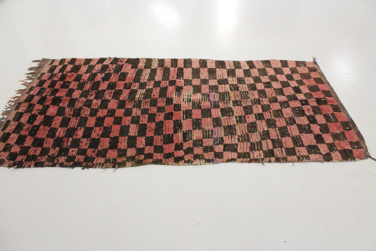 Vintage moroccan runner rug - checkered in pink, brown - Boucherouite - 3.9x8.1feet / 119x248cm