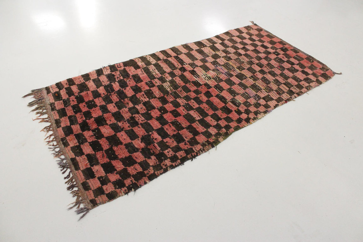 Vintage moroccan runner rug - checkered in pink, brown - Boucherouite - 3.9x8.1feet / 119x248cm