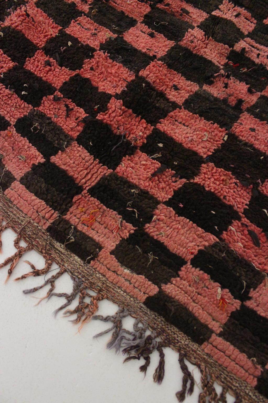 Vintage moroccan runner rug - checkered in pink, brown - Boucherouite - 3.9x8.1feet / 119x248cm