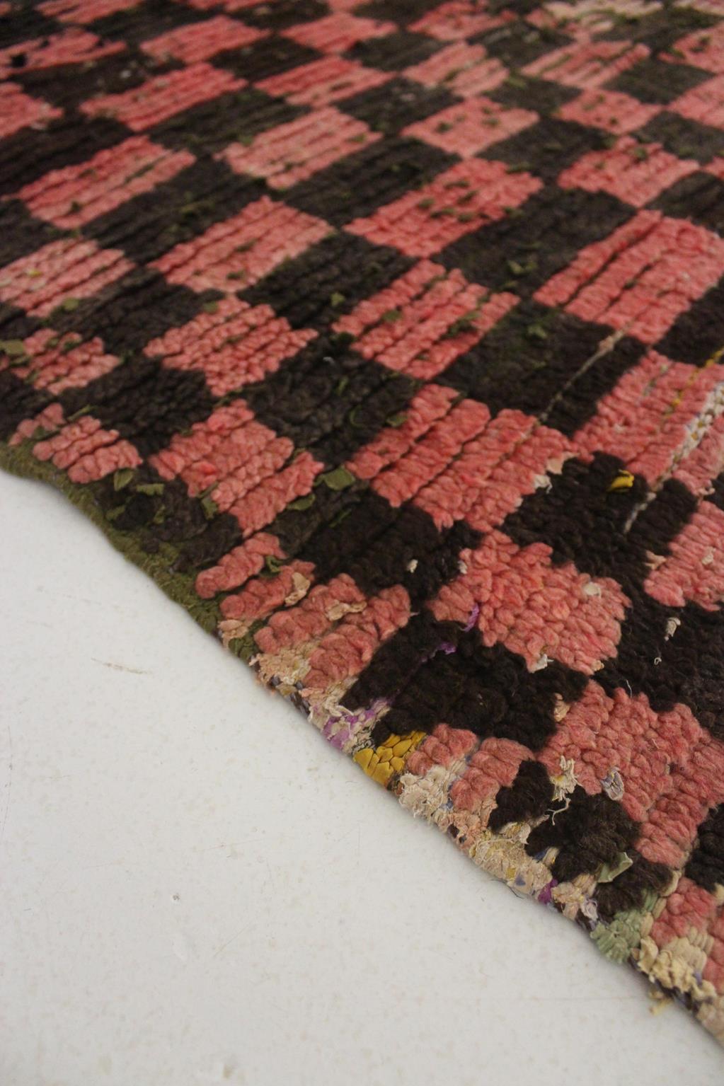 Vintage moroccan runner rug - checkered in pink, brown - Boucherouite - 3.9x8.1feet / 119x248cm