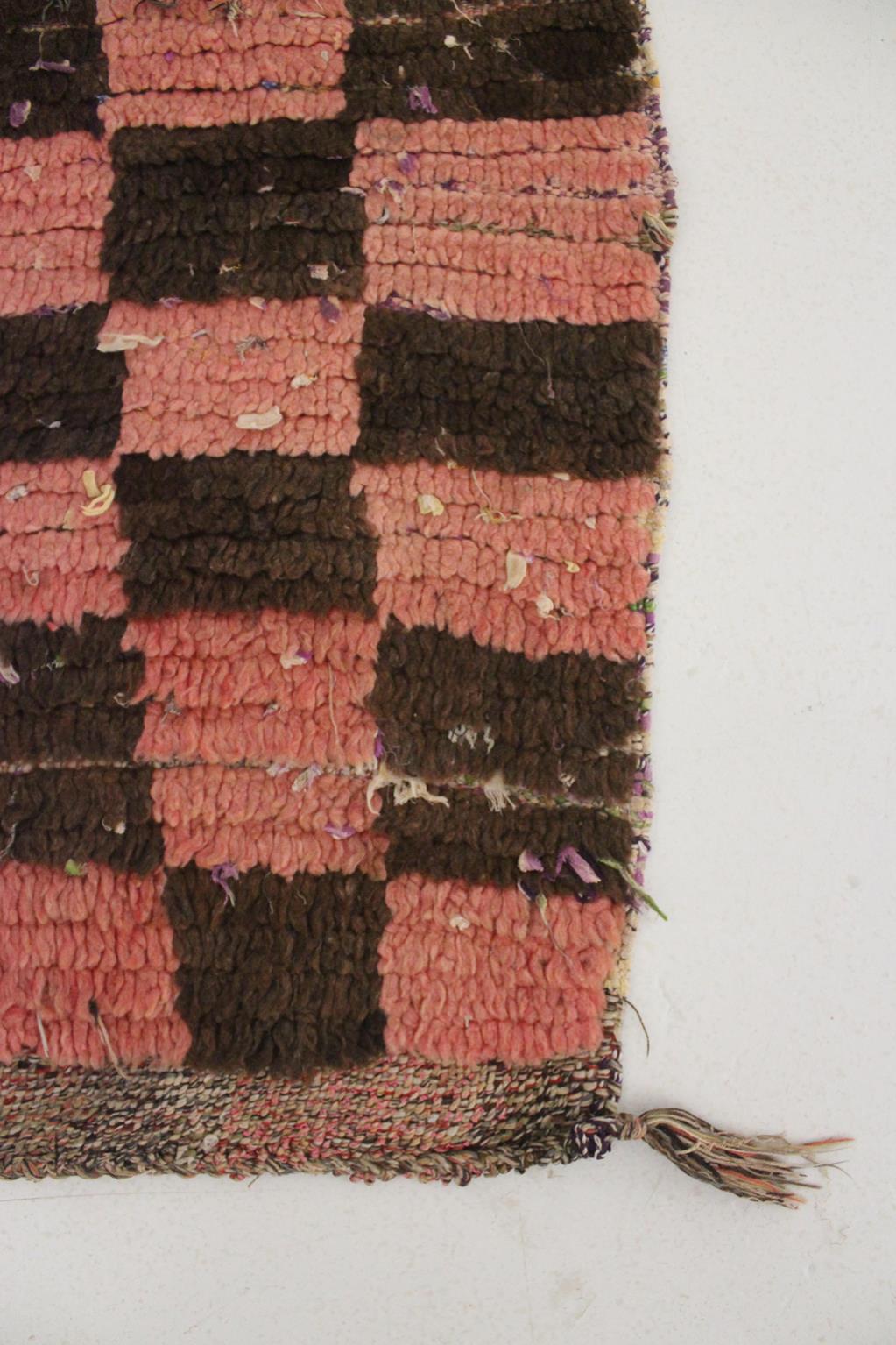 Vintage moroccan runner rug - checkered in pink, brown - Boucherouite - 3.9x8.1feet / 119x248cm