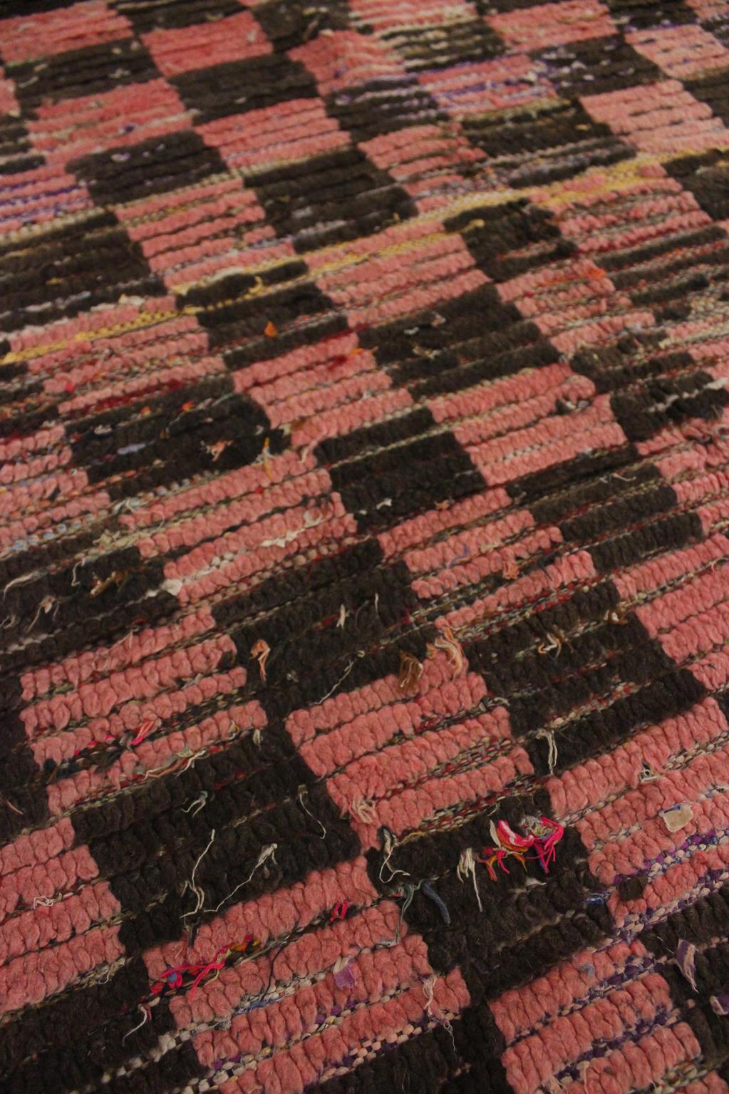 Vintage moroccan runner rug - checkered in pink, brown - Boucherouite - 3.9x8.1feet / 119x248cm