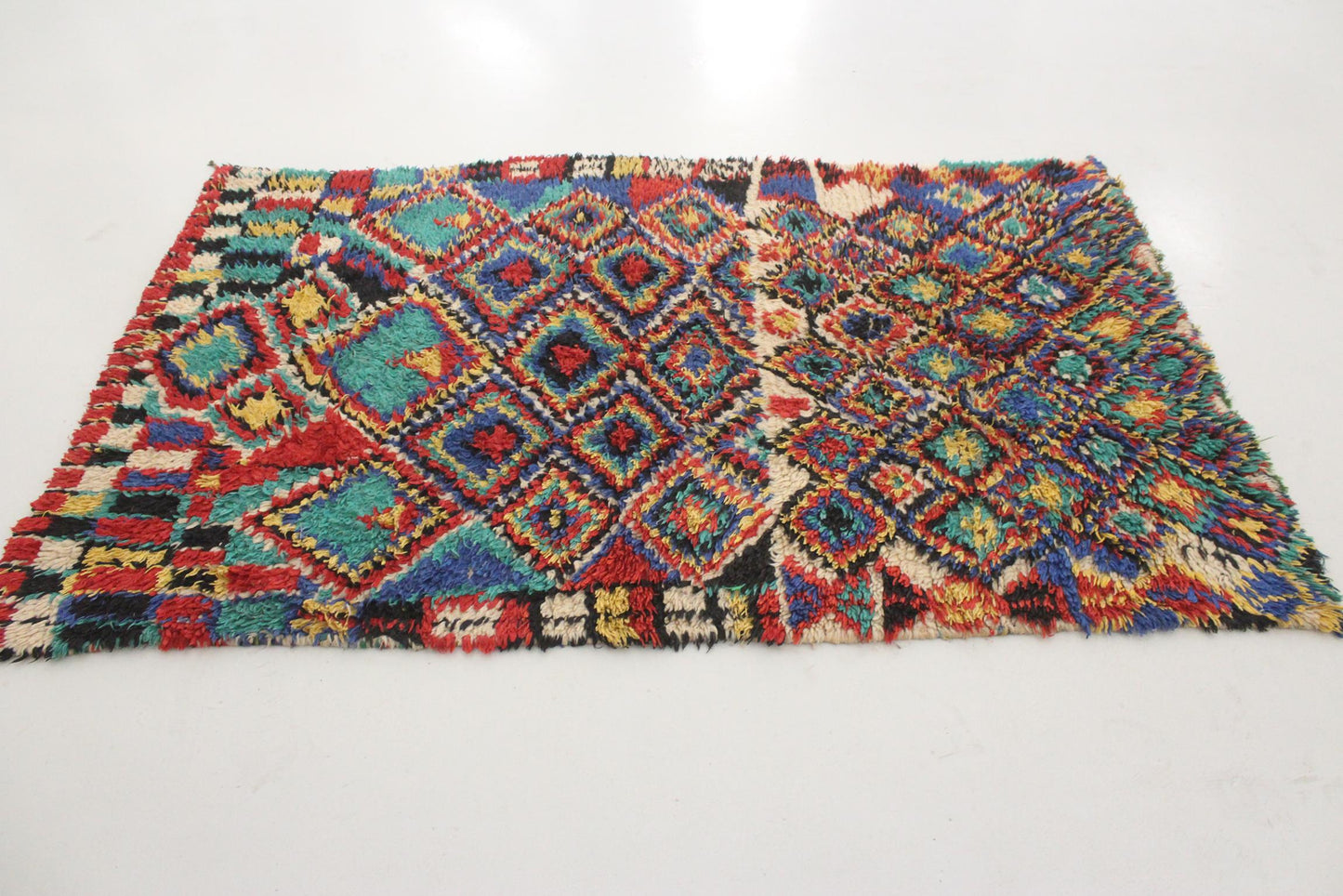 Vintage moroccan rug - red, blue, green - Azilal - 4.1x6.5feet / 125x200cm