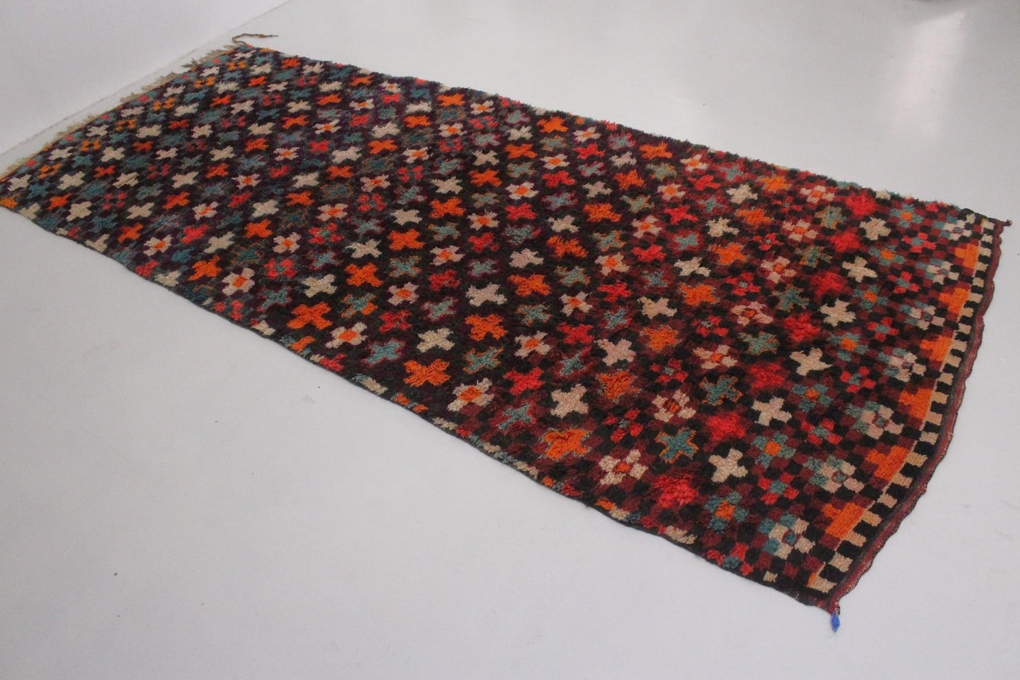 Vintage area moroccan rug - red, orange, green - Beni Mguild - 6.2x14.9feet / 190x455cm