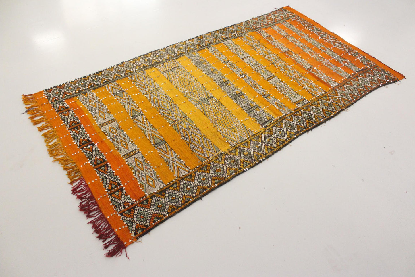 Vintage moroccan rug - yellow, orange - Kilim - 4.6x8.7feet / 140x267cm