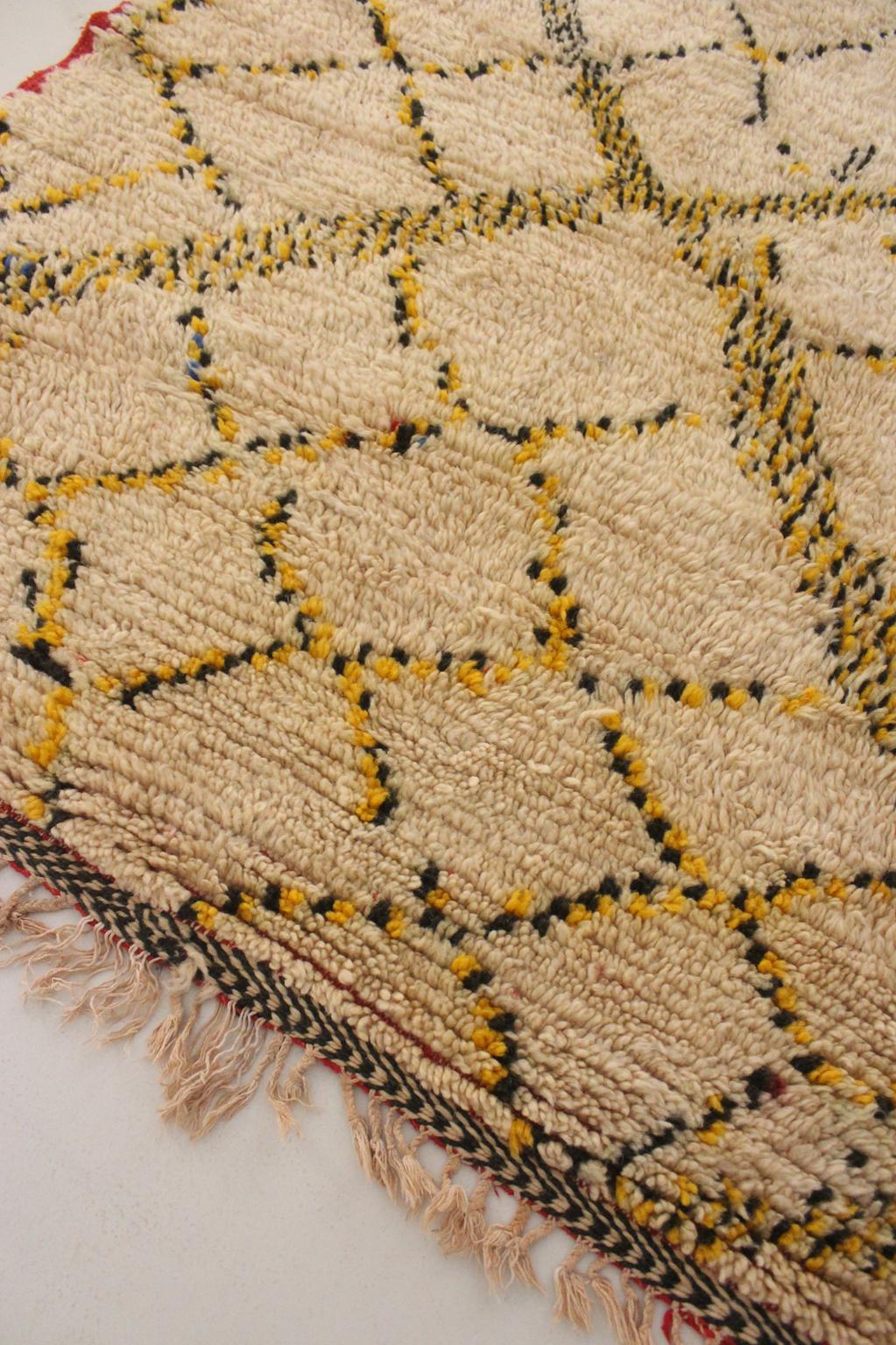 Vintage berber rug - beige, black, yellow - Azilal - 4.2x9feet / 128x275cm
