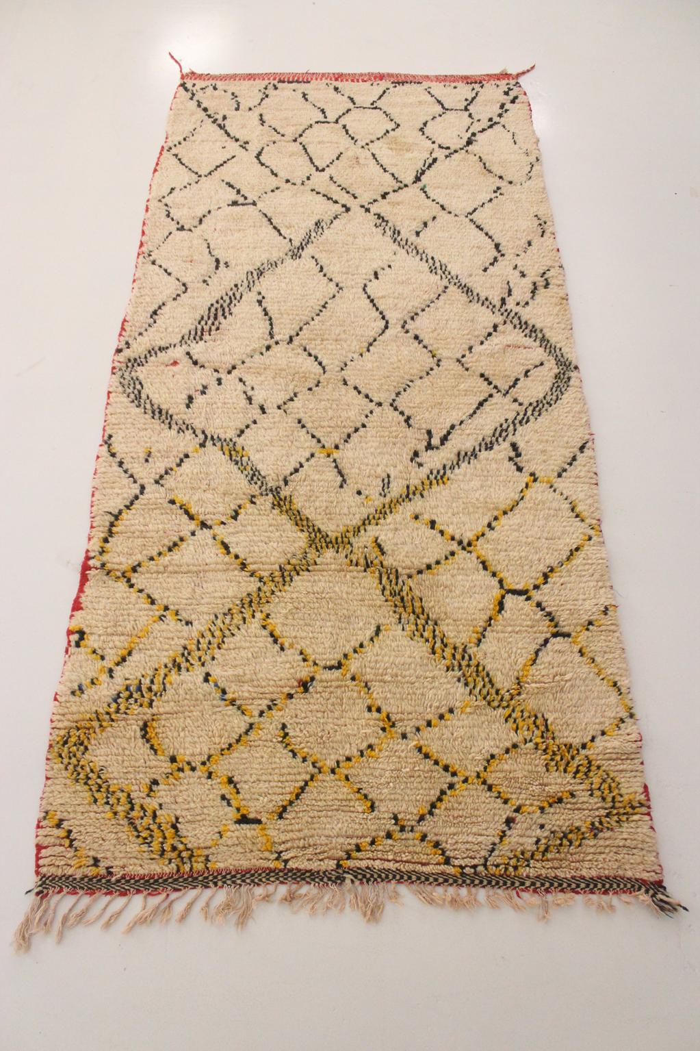 Vintage berber rug - beige, black, yellow - Azilal - 4.2x9feet / 128x275cm