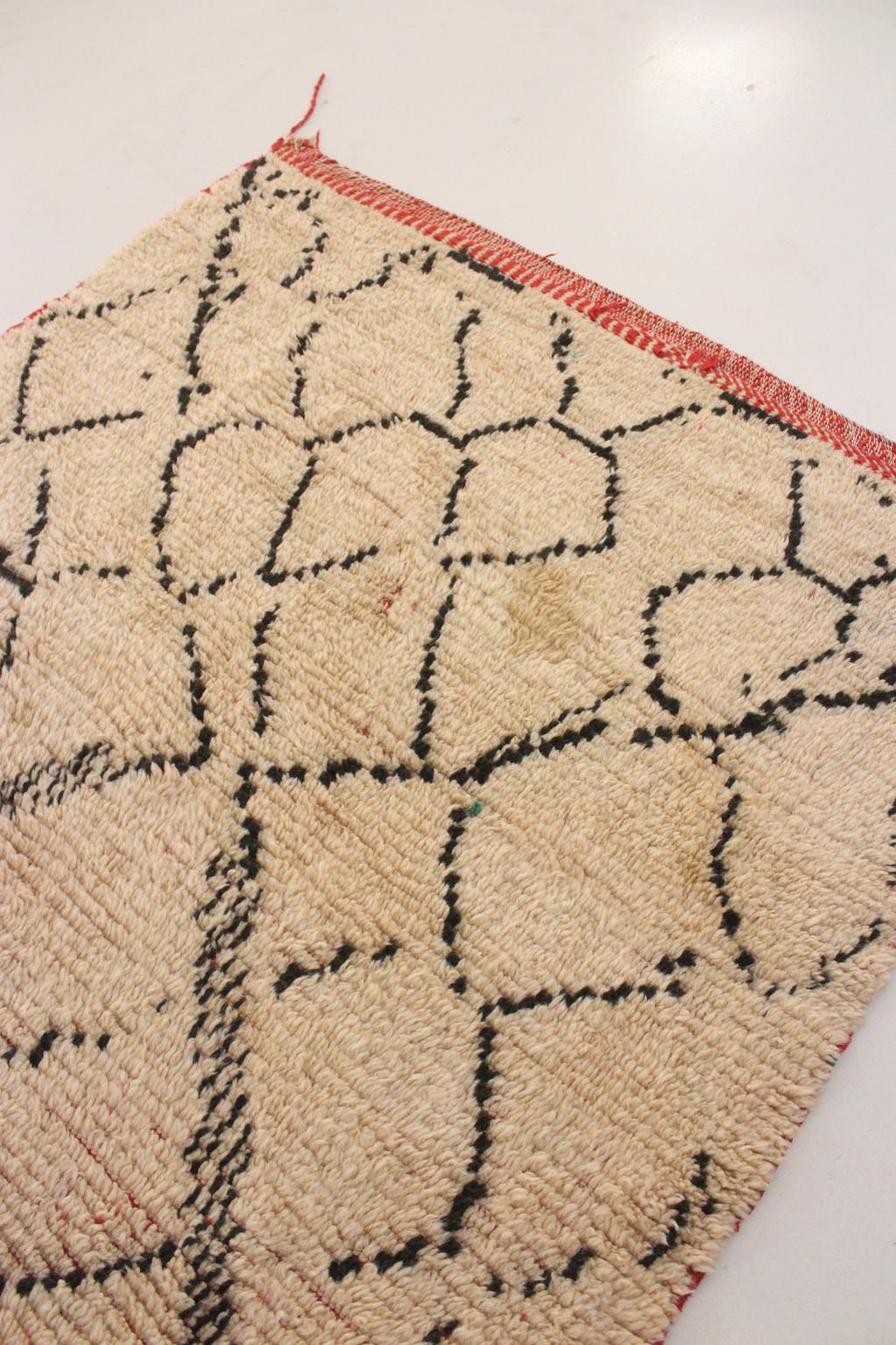 Vintage berber rug - beige, black, yellow - Azilal - 4.2x9feet / 128x275cm