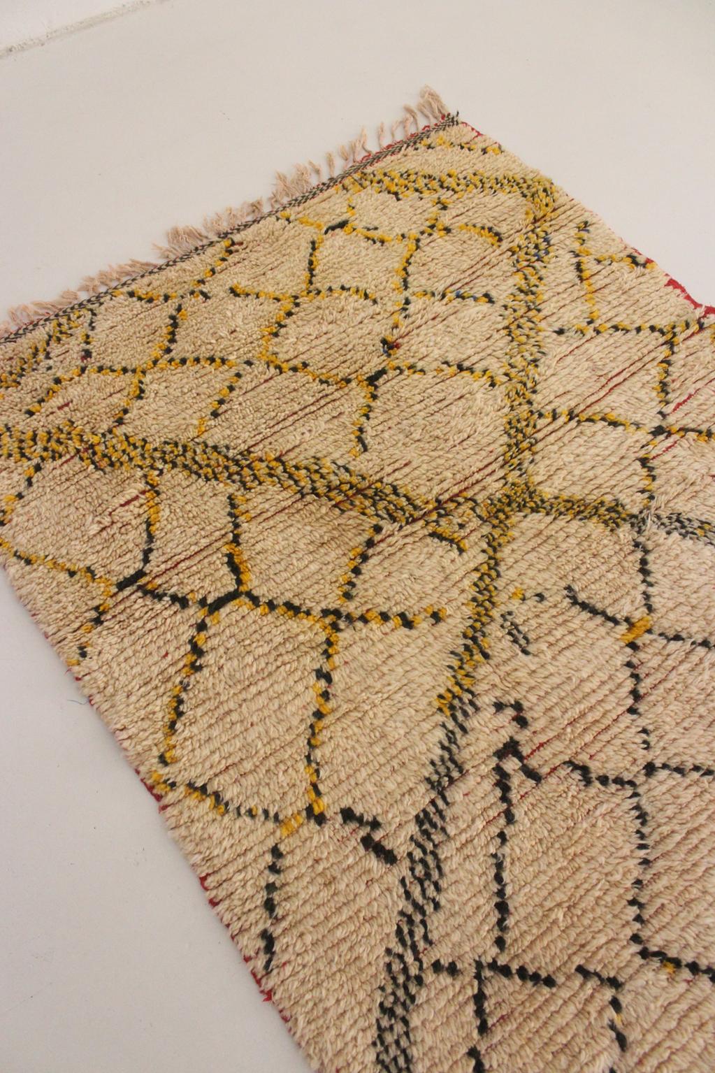Vintage berber rug - beige, black, yellow - Azilal - 4.2x9feet / 128x275cm