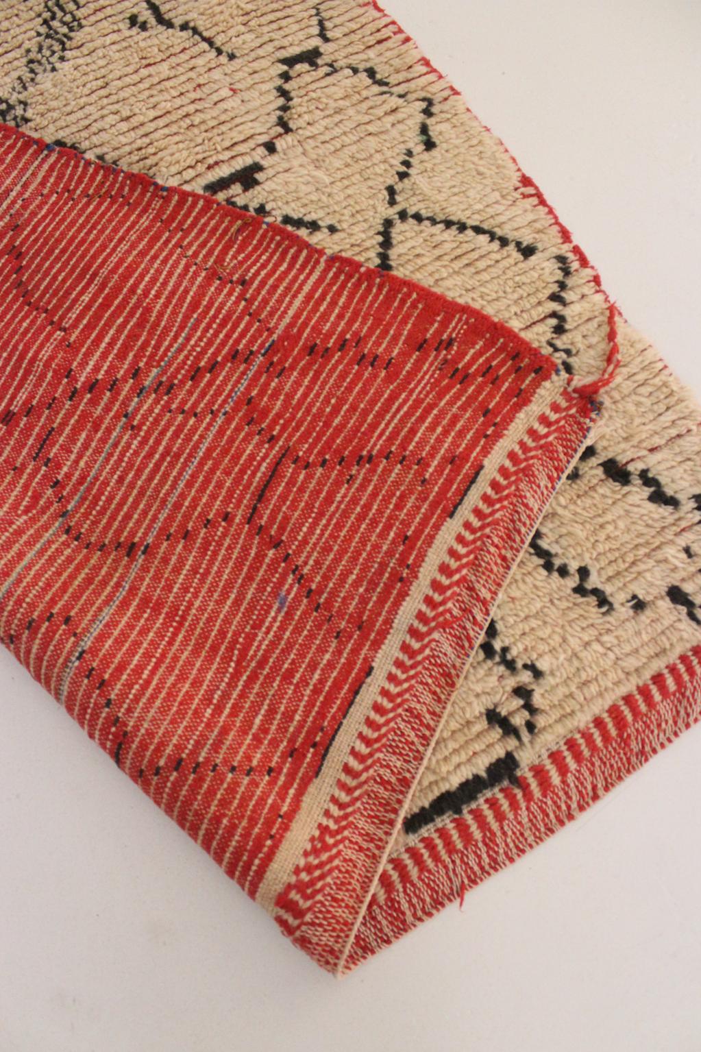 Vintage berber rug - beige, black, yellow - Azilal - 4.2x9feet / 128x275cm