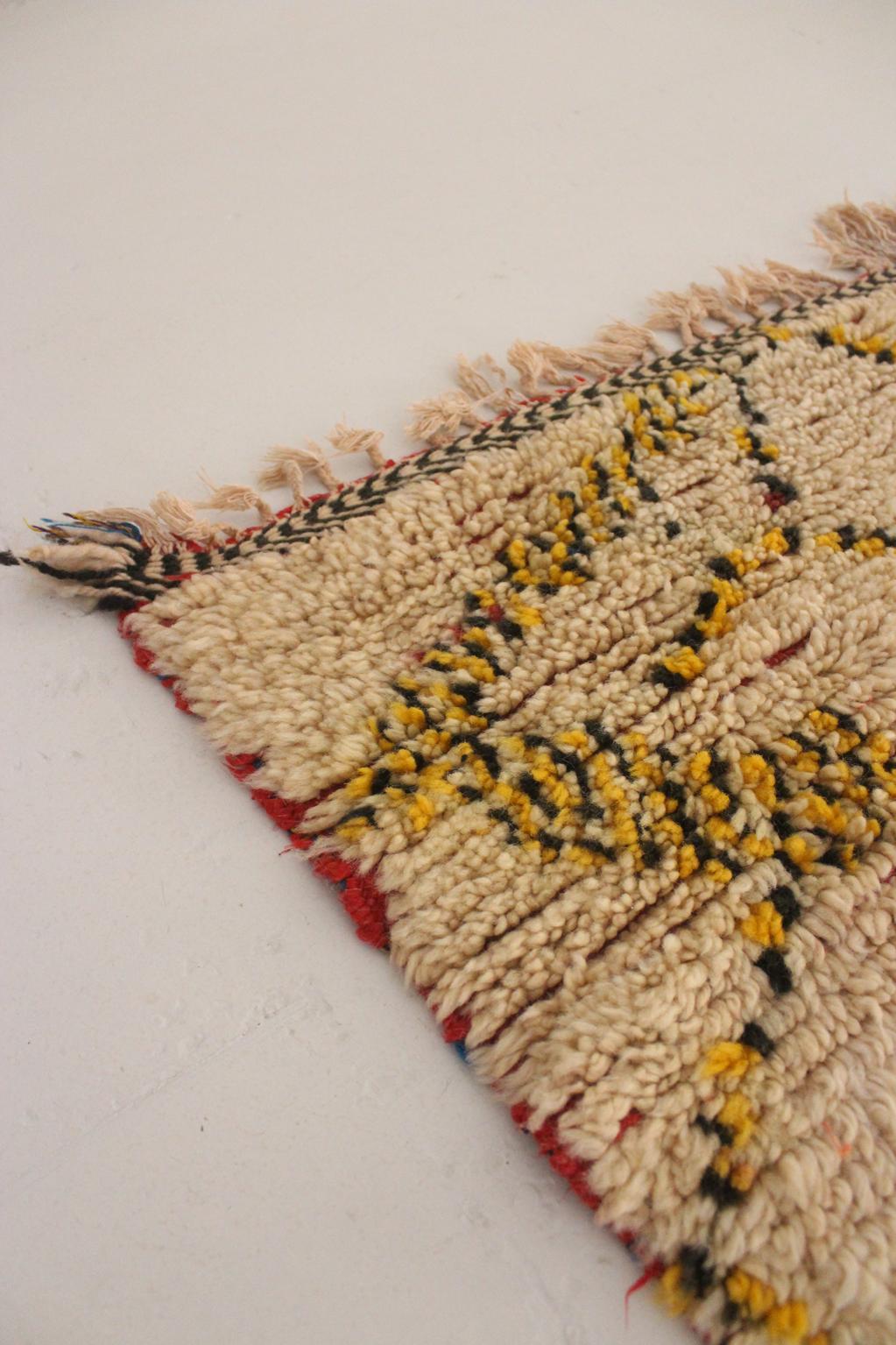 Vintage berber rug - beige, black, yellow - Azilal - 4.2x9feet / 128x275cm