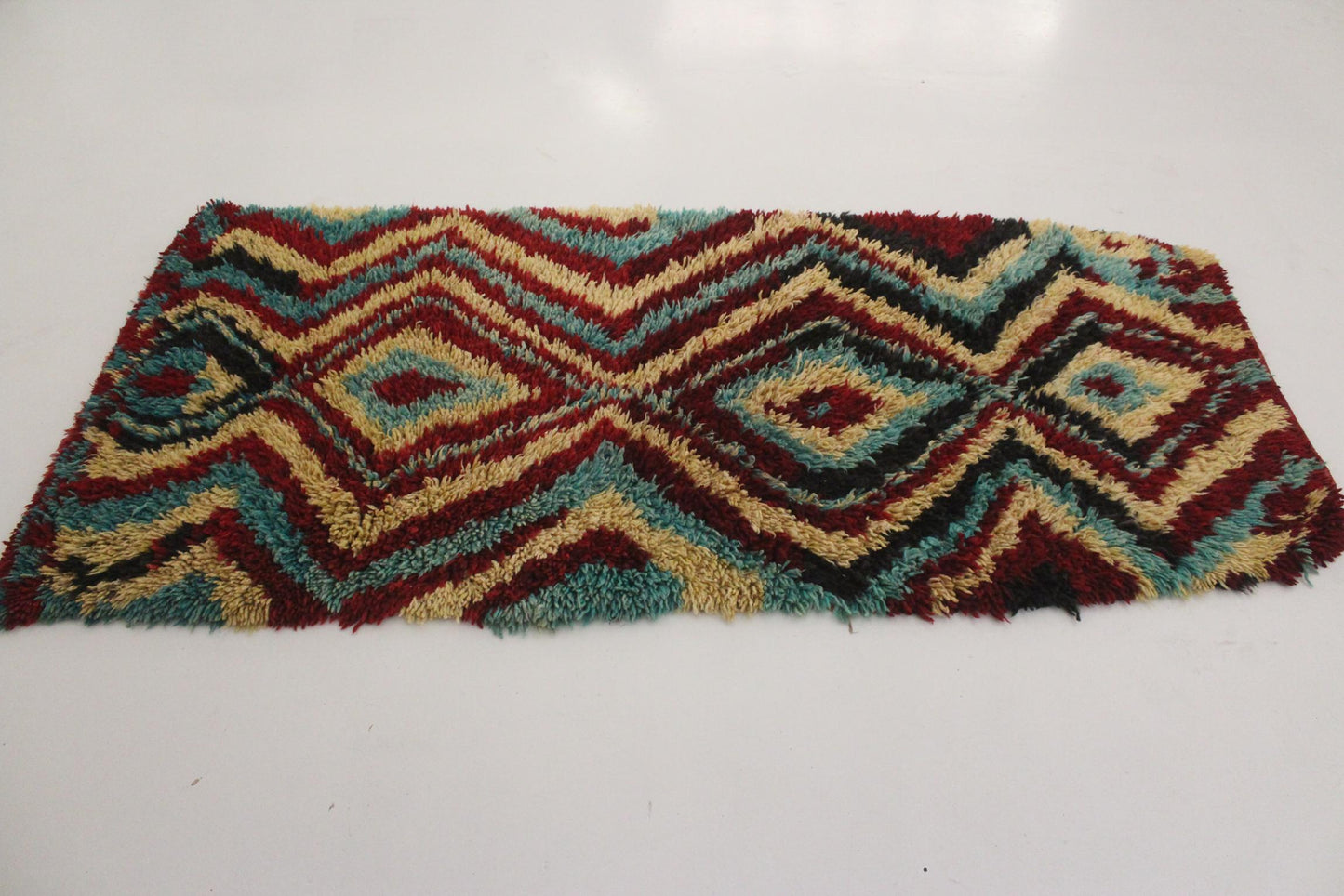 Vintage plush moroccan rug - red, yellow, turquoise - 4.2x8.7feet / 130x265cm