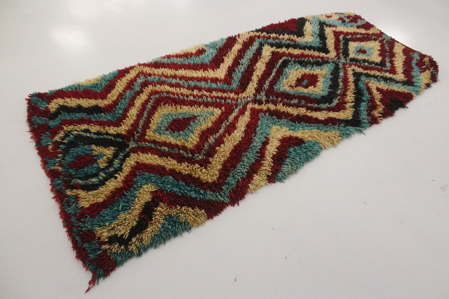 Vintage plush moroccan rug - red, yellow, turquoise - 4.2x8.7feet / 130x265cm