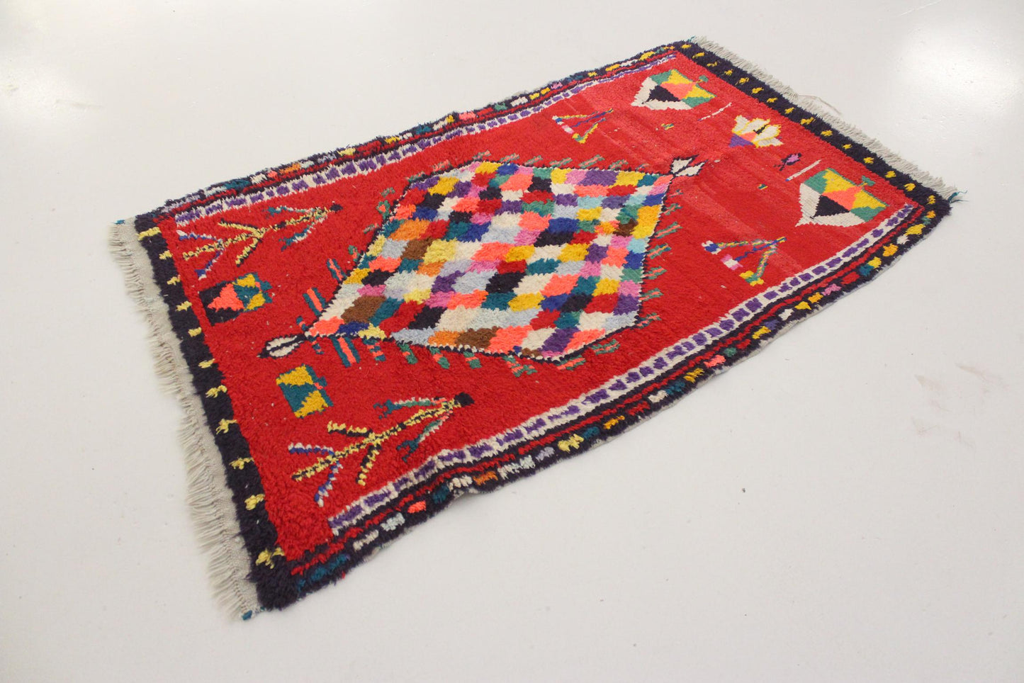 Vintage small moroccan rug - red - Boucherouite - 2.3x4.1feet / 70x125cm