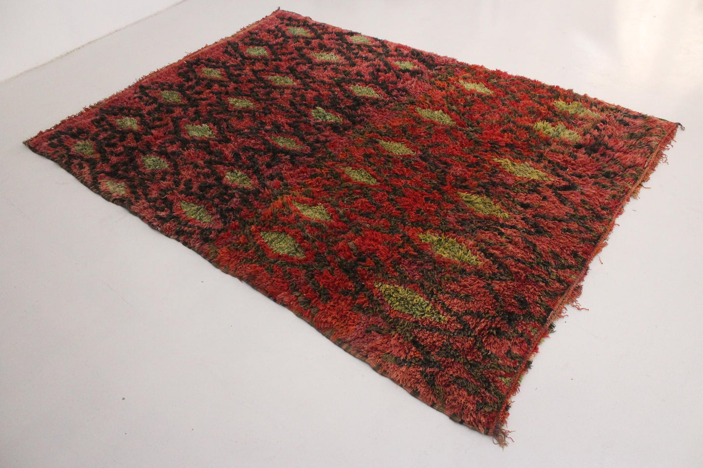 Vintage area moroccan rug - red, pistachio green - Talsint - 7.4x10.2feet / 225x310cm