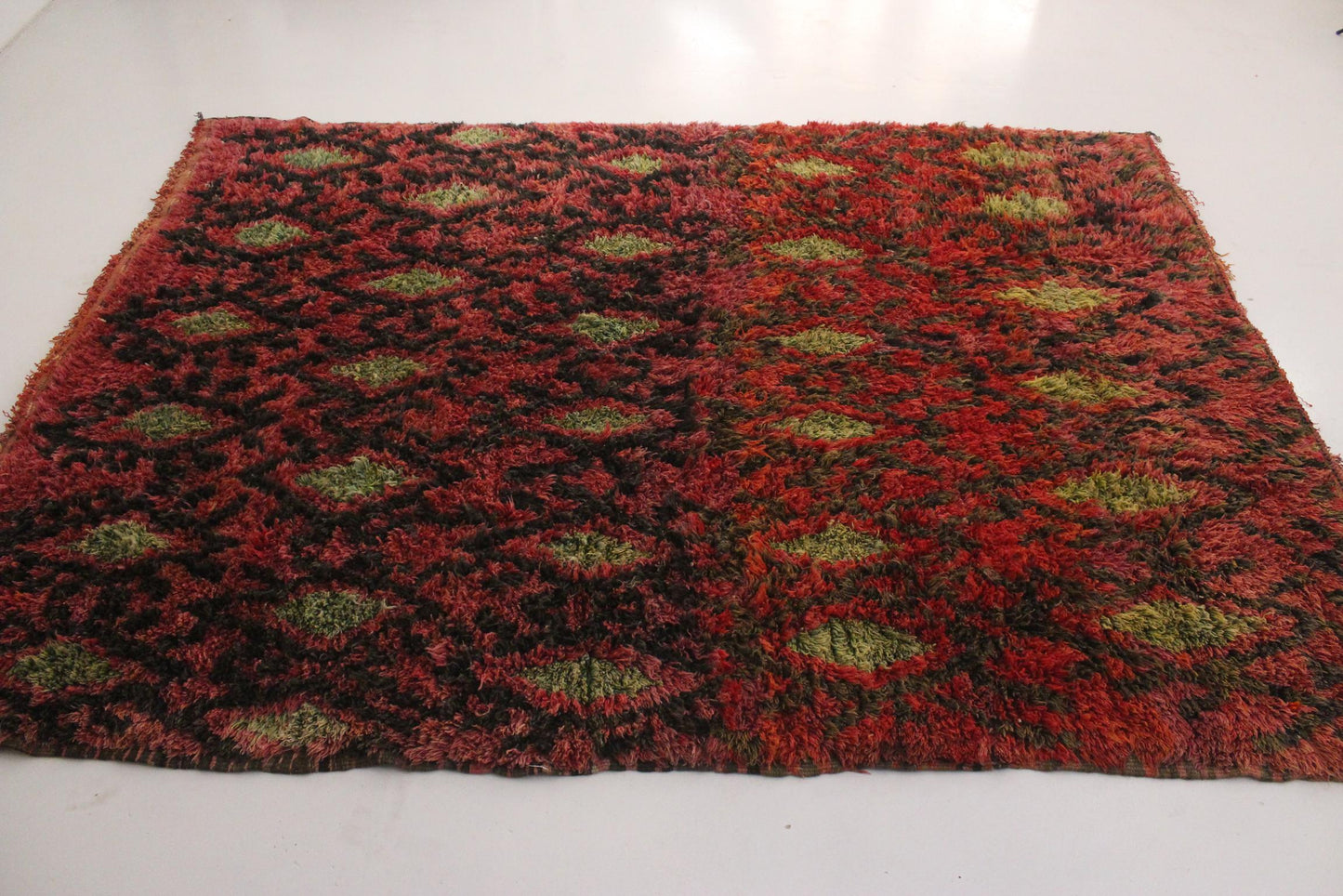 Vintage area moroccan rug - red, pistachio green - Talsint - 7.4x10.2feet / 225x310cm