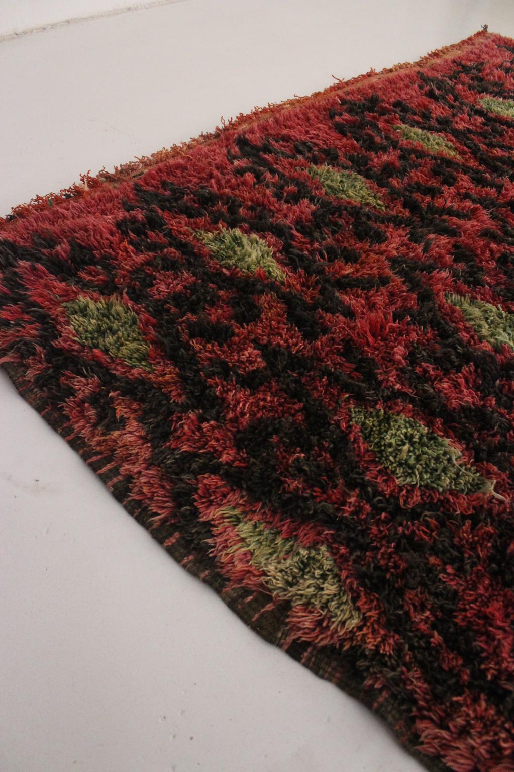 Vintage area moroccan rug - red, pistachio green - Talsint - 7.4x10.2feet / 225x310cm