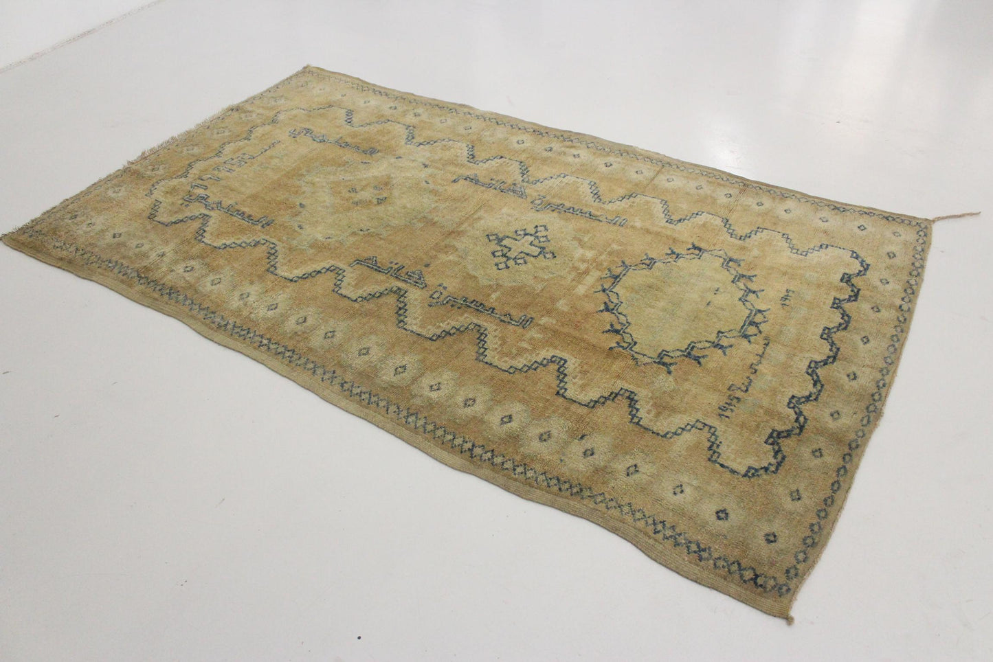 Vintage traditional moroccan rug - sand, blue - Taznakht - 4.6x7.8feet / 140x240cm