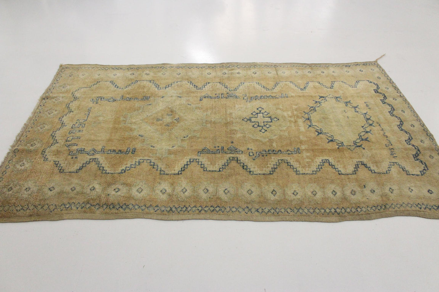 Vintage traditional moroccan rug - sand, blue - Taznakht - 4.6x7.8feet / 140x240cm