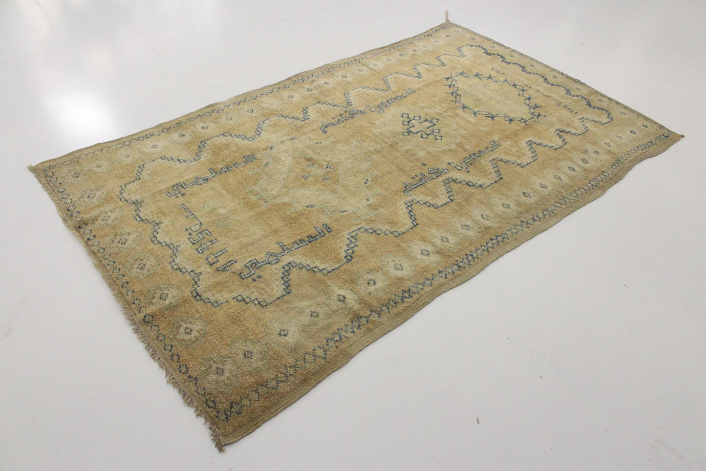 Vintage traditional moroccan rug - sand, blue - Taznakht - 4.6x7.8feet / 140x240cm