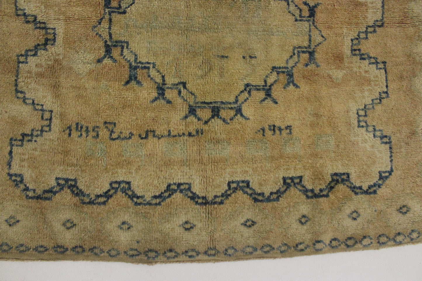 Vintage traditional moroccan rug - sand, blue - Taznakht - 4.6x7.8feet / 140x240cm