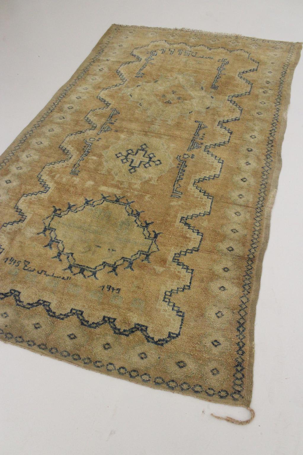 Vintage traditional moroccan rug - sand, blue - Taznakht - 4.6x7.8feet / 140x240cm