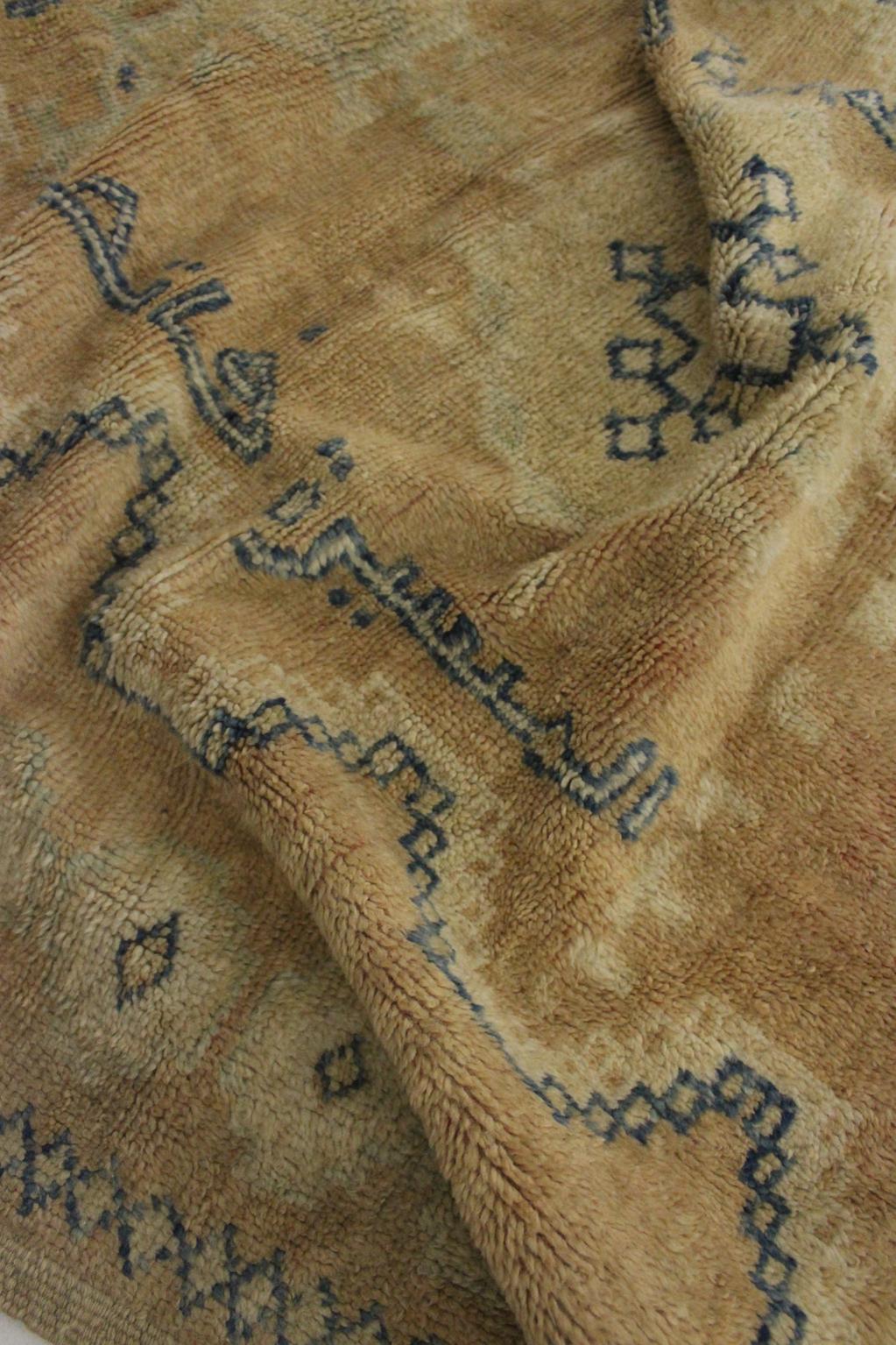Vintage traditional moroccan rug - sand, blue - Taznakht - 4.6x7.8feet / 140x240cm