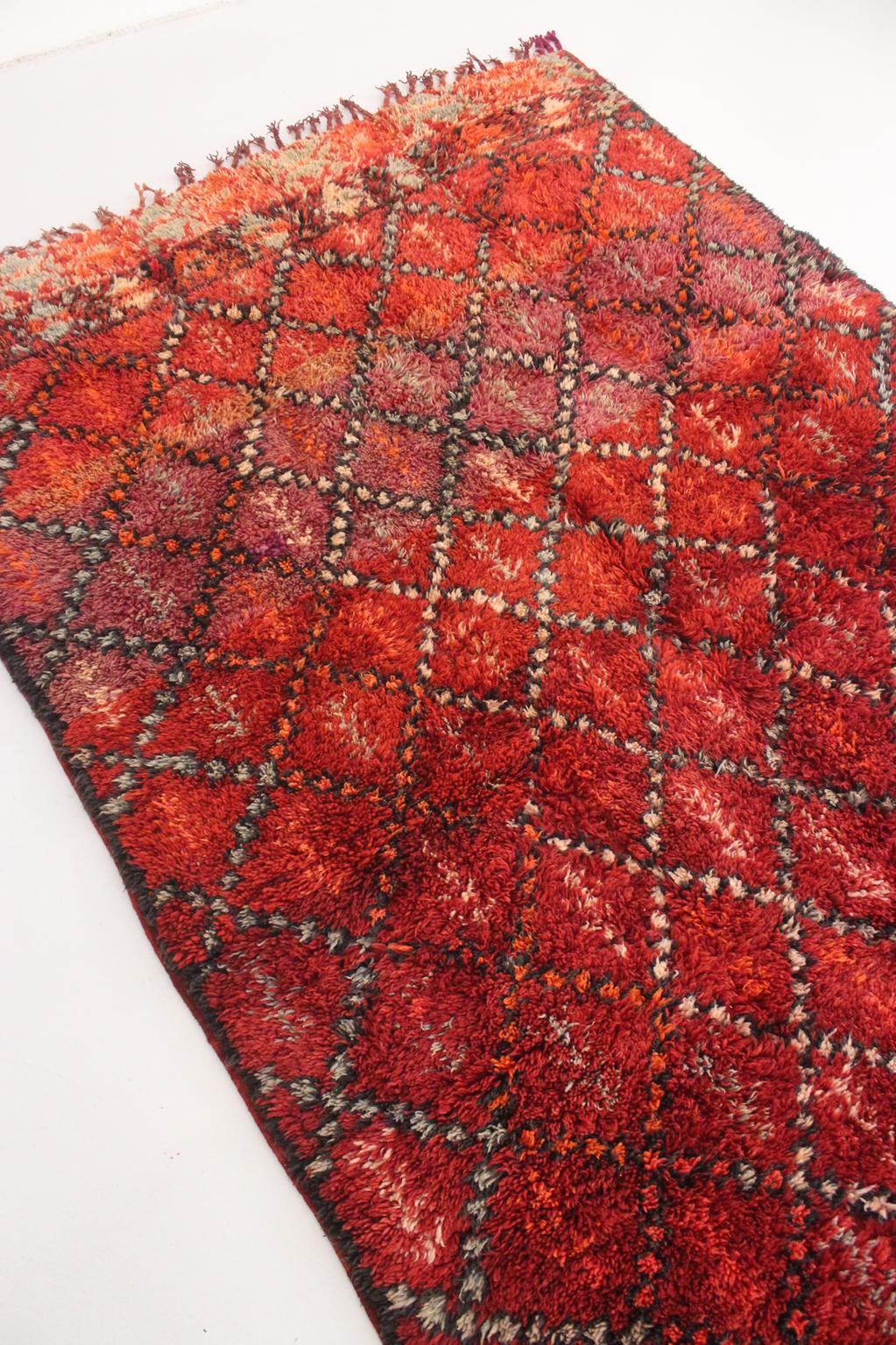 Vintage area moroccan rug - red - Beni Mguild - 6.5x11.6feet / 198x355cm