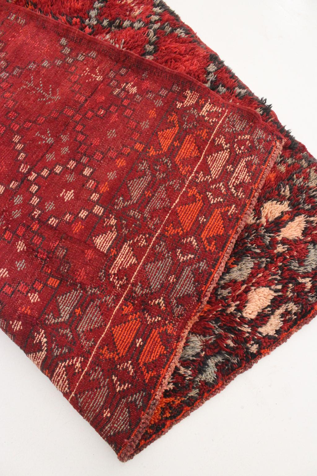 Vintage area moroccan rug - red - Beni Mguild - 6.5x11.6feet / 198x355cm