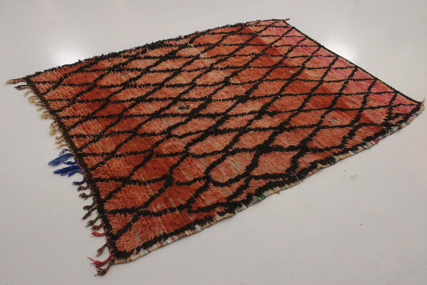 Vintage moroccan rug - red, black, pink - Wool boucherouite - 5.5x7.2feet / 169x220cm