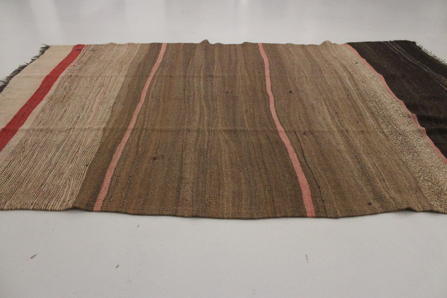 Vintage moroccan rug - beige, brown, pink, red - Kilim Zanafi - 170x255cm / 5.5x8.3feet