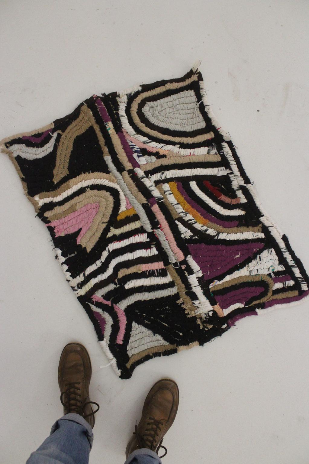 Vintage moroccan rug - black, white, purple - Boucherouite - 70x85cm / 2.3x2.8feet