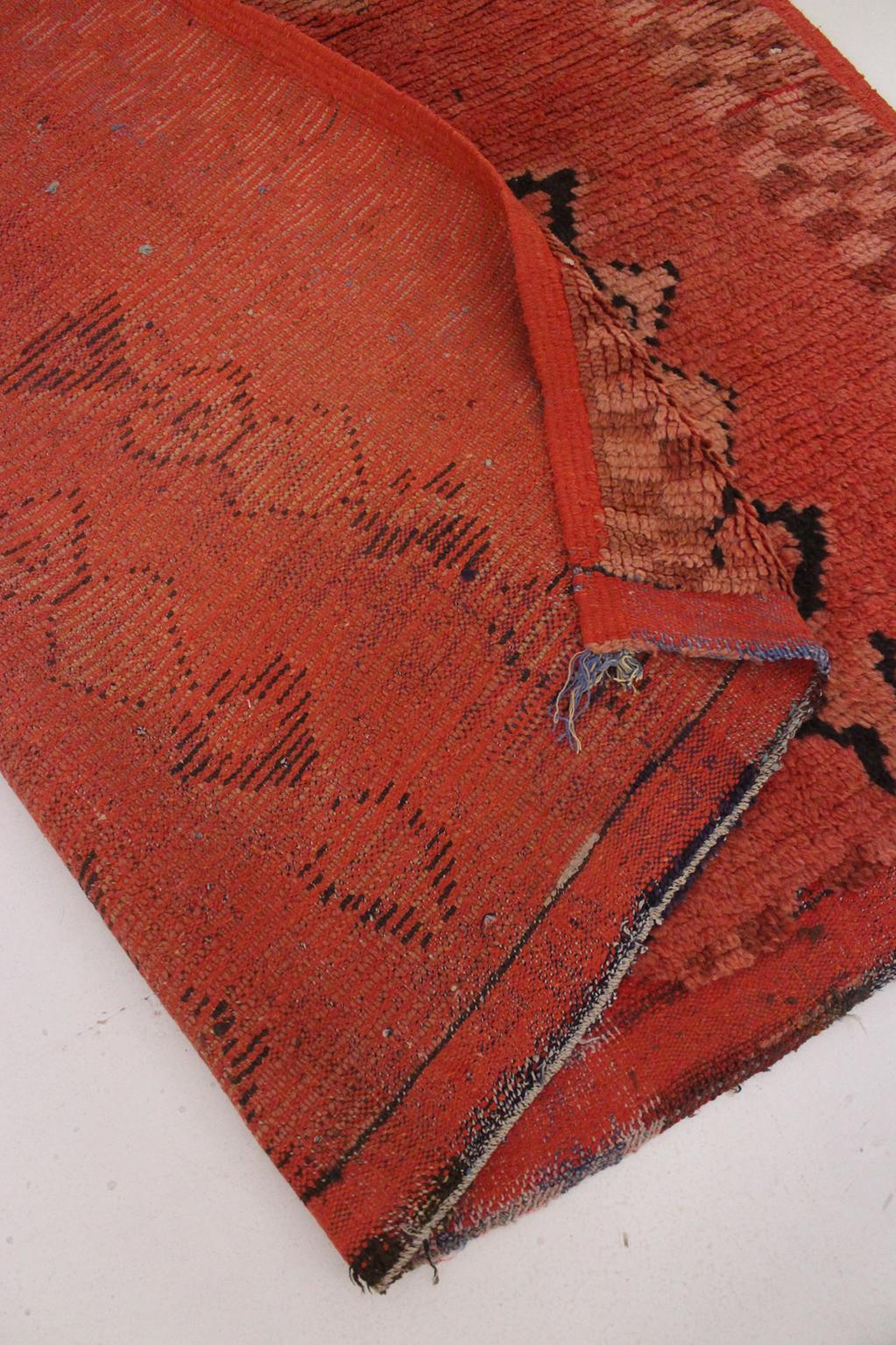 Vintage area moroccan rug - soft red - Rehamna - 5.1x12.3feet / 157x375cm