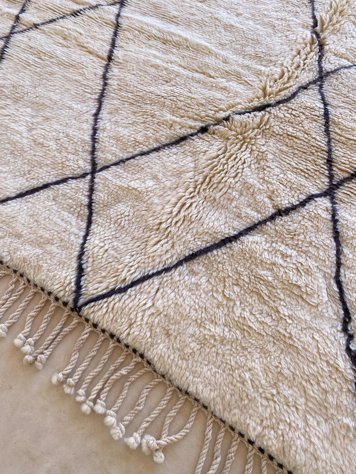 Contemporary area moroccan rug - cream - Mrirt - 7.4x9.8feet / 226x298cm