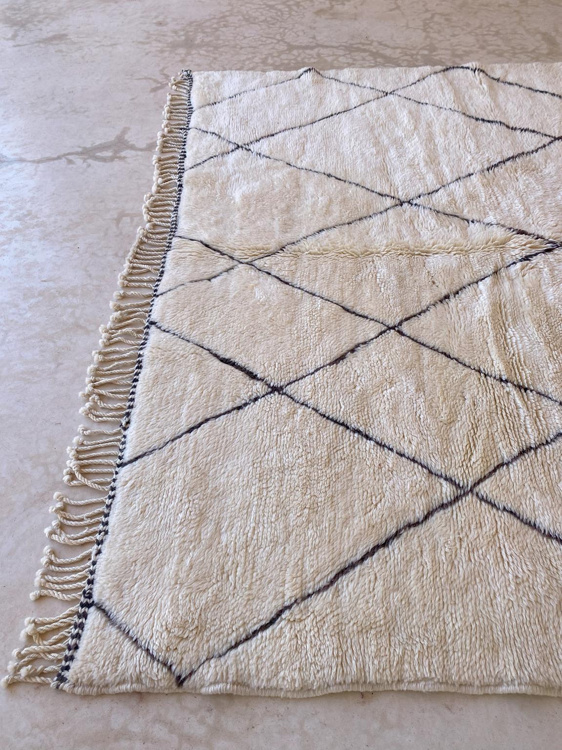 Contemporary area moroccan rug - cream - Mrirt - 7.4x9.8feet / 226x298cm
