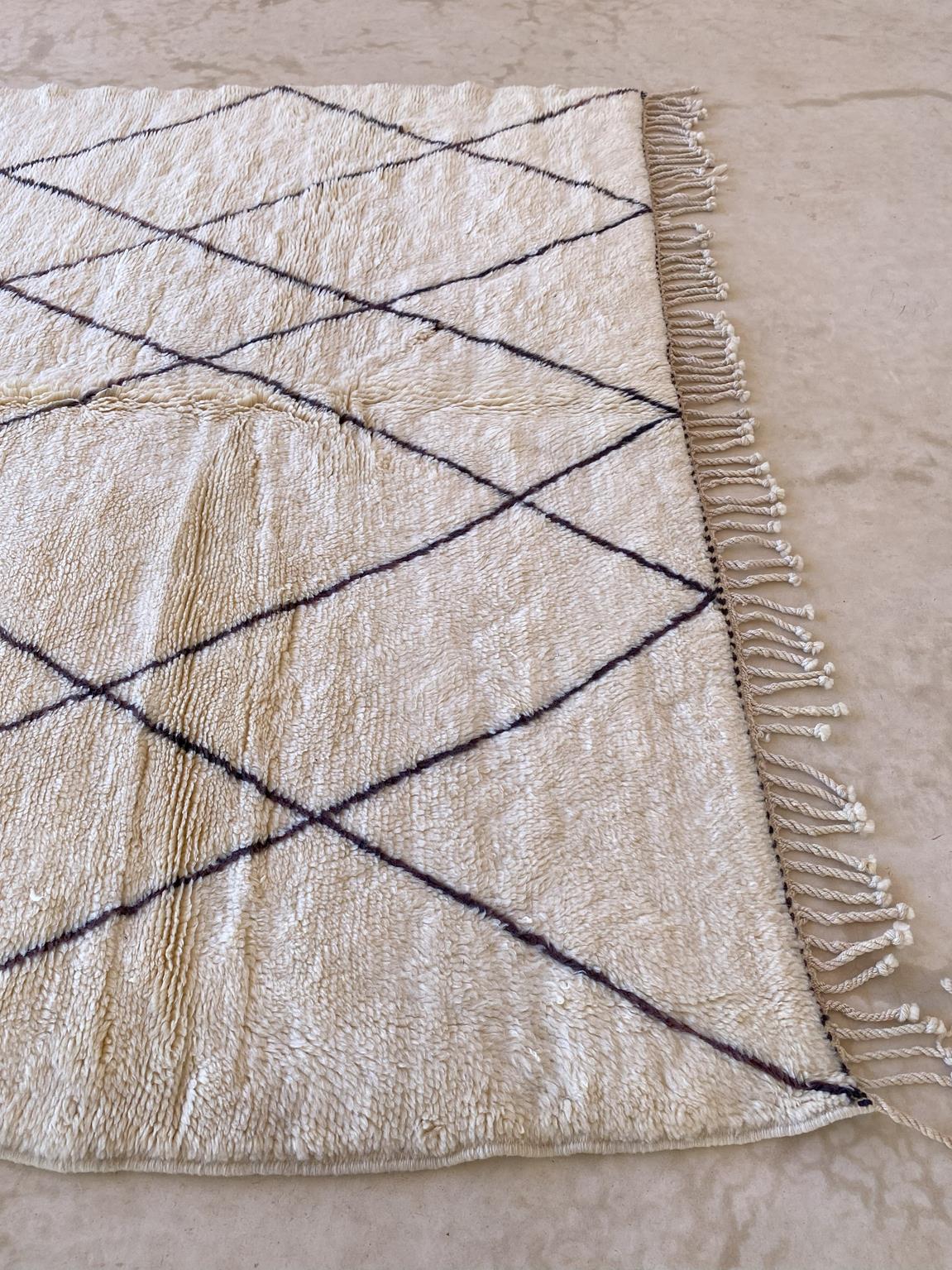 Contemporary area moroccan rug - cream - Mrirt - 7.4x9.8feet / 226x298cm