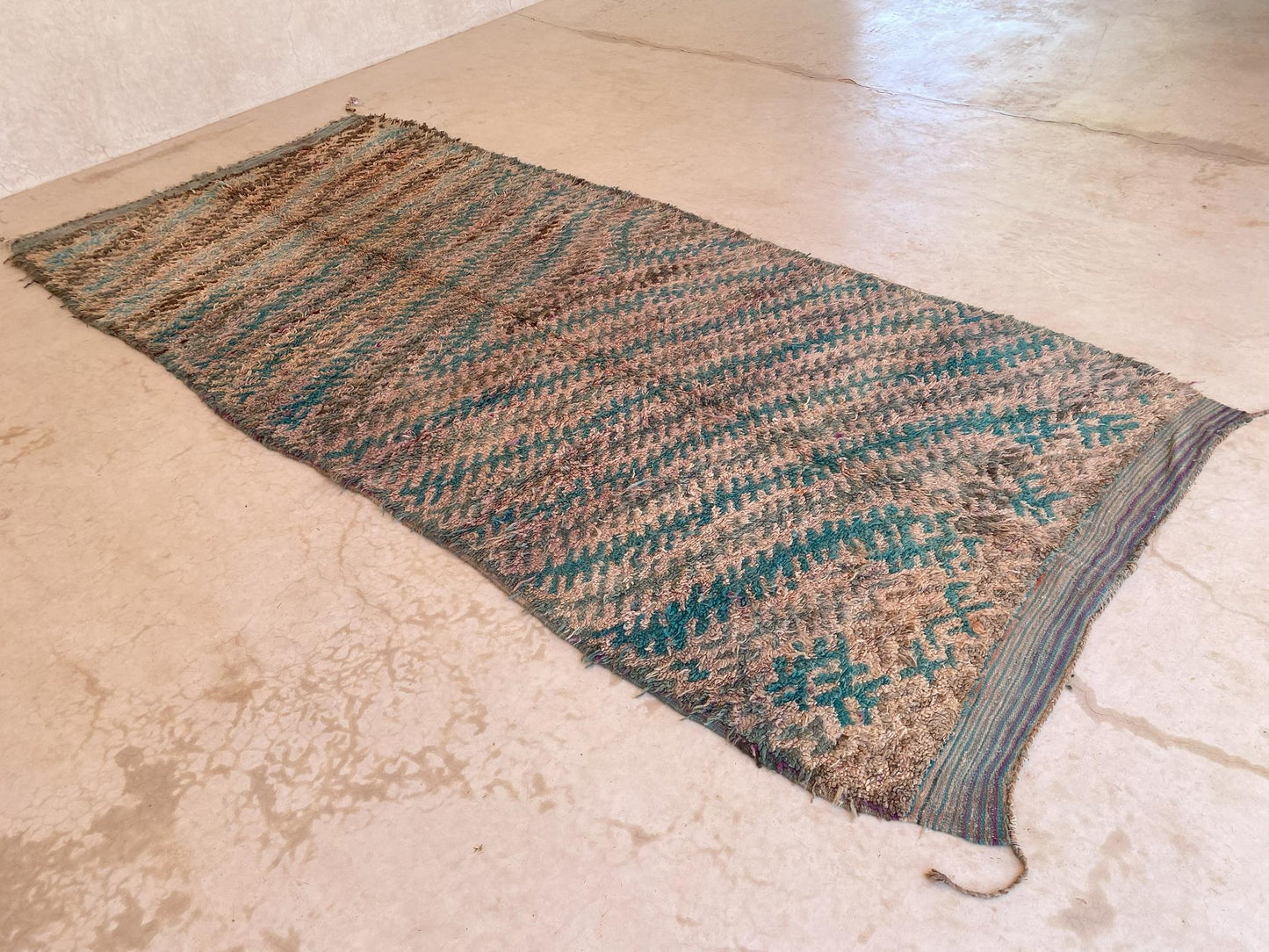 Vintage area moroccan rug - peach, turquoise - Talsint - 6.3x14.3feet / 193x436cm
