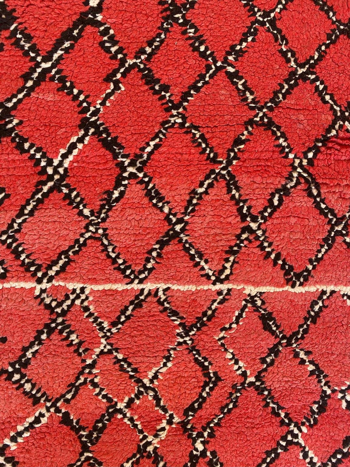 Vintage moroccan rug - red - Azilal - 4.9x13.4feet / 151x410cm