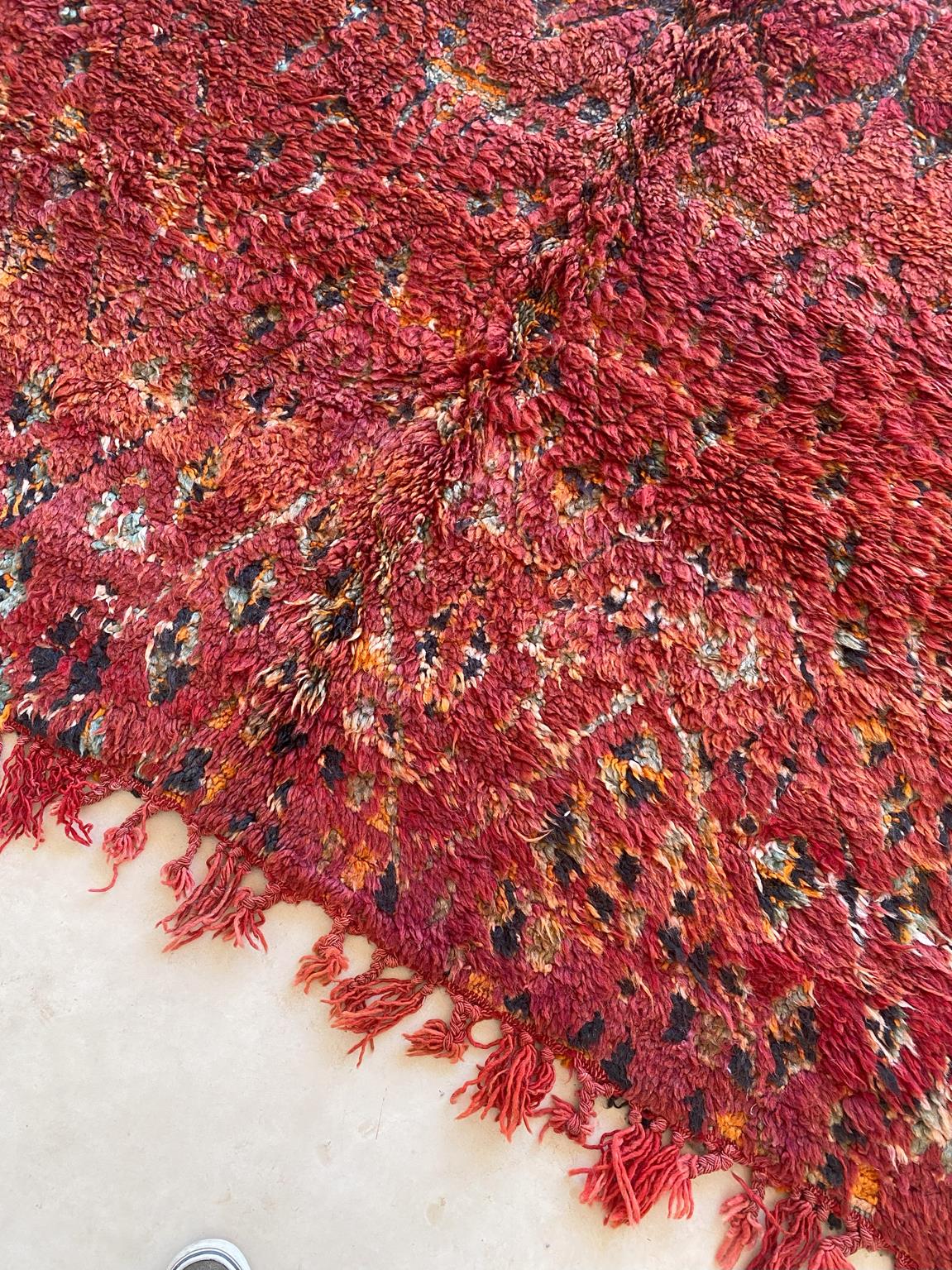 Vintage area moroccan rug - red - Zayane - 7x9.9feet / 216x302cm