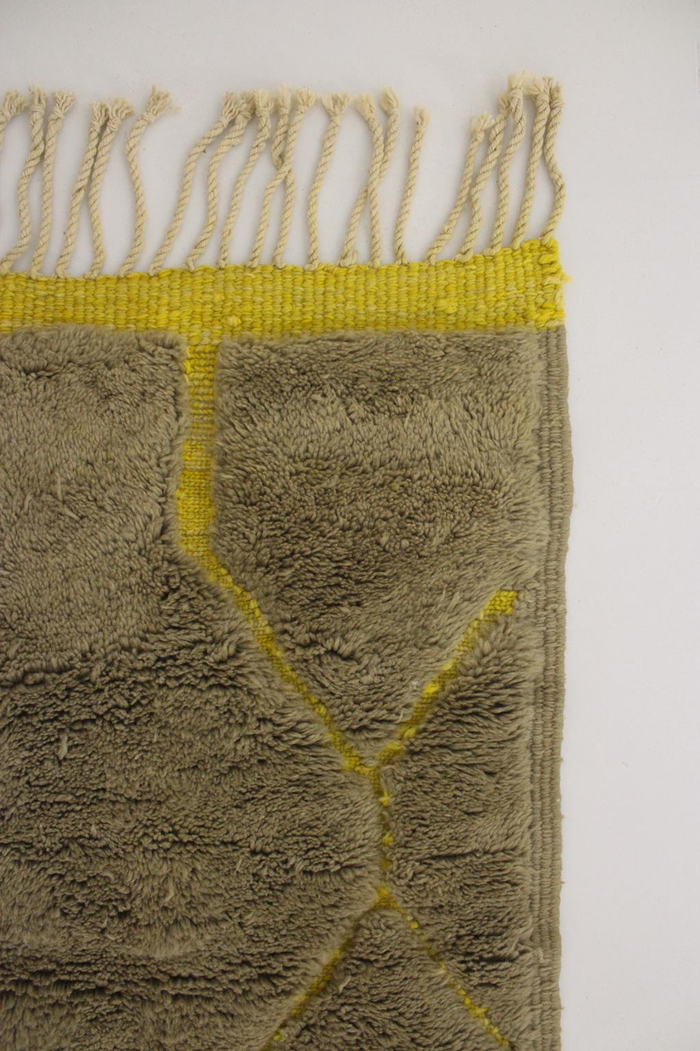 Contemporary area moroccan rug - khaki, yellow - Mrirt - 7.9x10feet / 240x306cm