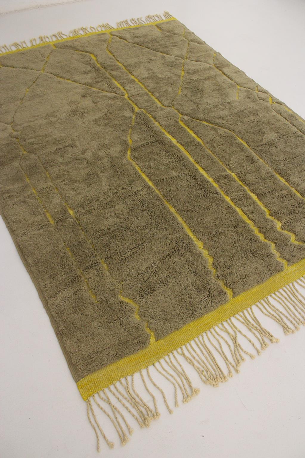 Contemporary area moroccan rug - khaki, yellow - Mrirt - 7.9x10feet / 240x306cm